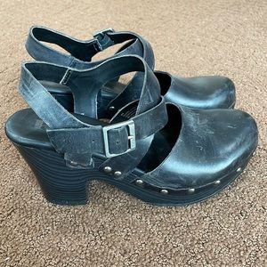 Korks Women’s Size 6 Wooden clogs
